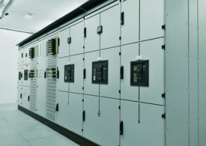  Niederspannungs-Schaltanlagen Enypower sorgen für die Energieverteilung im großen Stil, leistungsstark bis 5.000A Sammelschienen-Nennstrom. (Bild: Gustav Hensel GmbH & Co. KG)