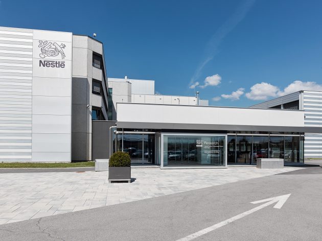  Das Nestlé Product Technology Center (PTC) in Orbe (Schweiz) ist das konzernweite Forschungs- und Entwicklungszentrum für Kaffee, Schokoladen und Malzgetränke. (Bild: Rittal GmbH & Co. KG)