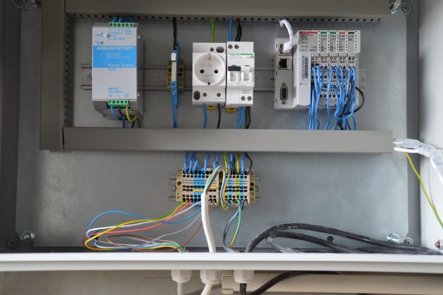  I/O-Controller (Kleinsteuerung) und Netzteil stammen ebenfalls von Wachendorff. (Bild: Wachendorff Prozesstechnik GmbH & Co. KG)
